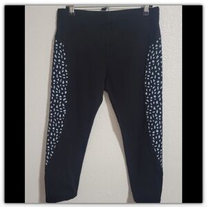 LJ Black cropped leggings size medium